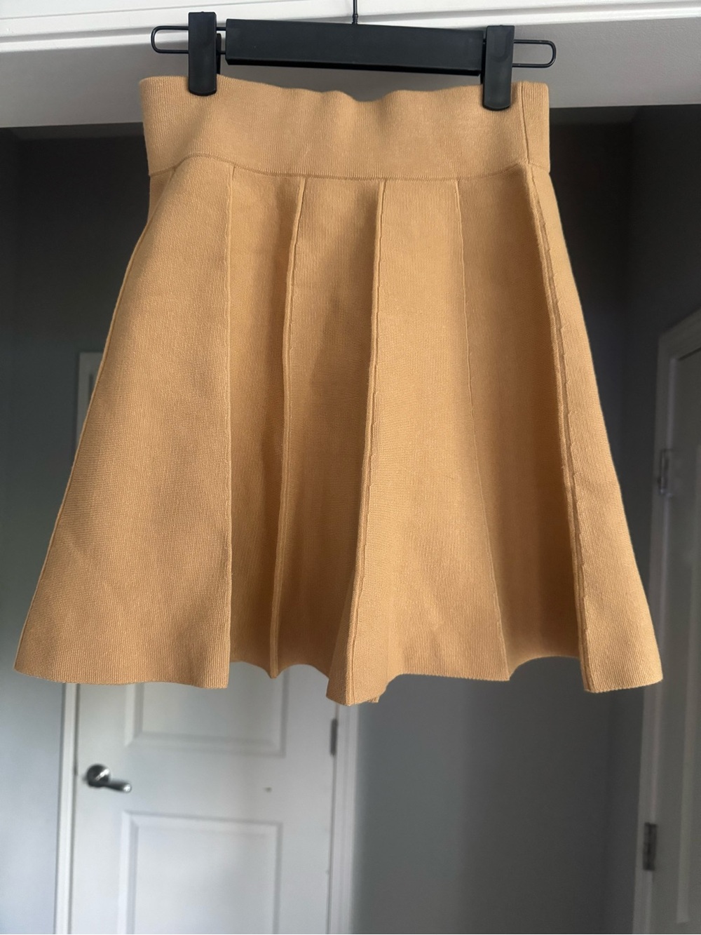 NWT Club Monaco Carly Pleated Knit Mini Skirt Camel Tan XS